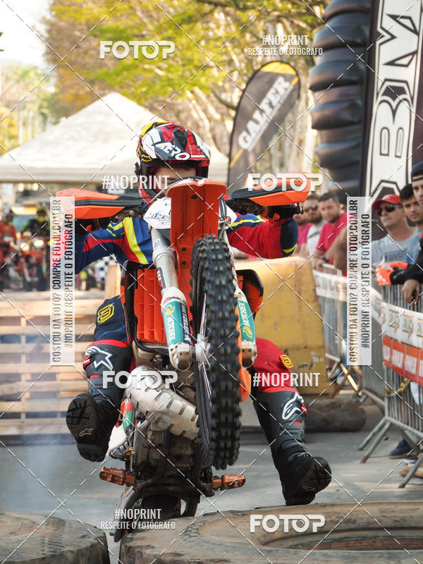 Buy your photos of the eventNight Track 2019 on Fotop