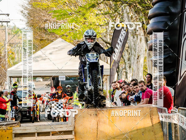 Buy your photos of the eventNight Track 2019 on Fotop