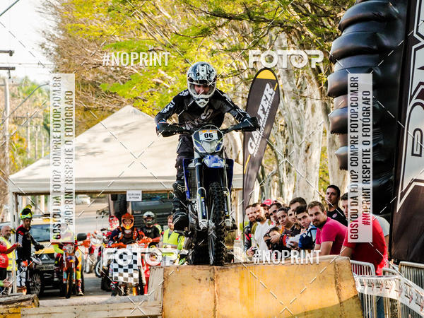 Buy your photos of the eventNight Track 2019 on Fotop