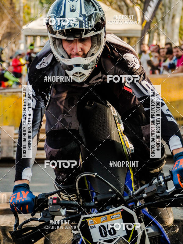 Buy your photos of the eventNight Track 2019 on Fotop