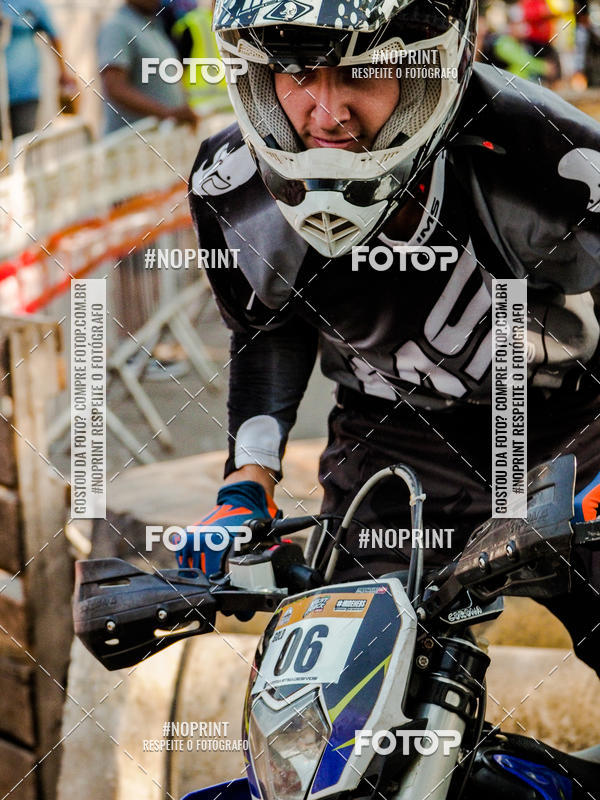 Buy your photos of the eventNight Track 2019 on Fotop