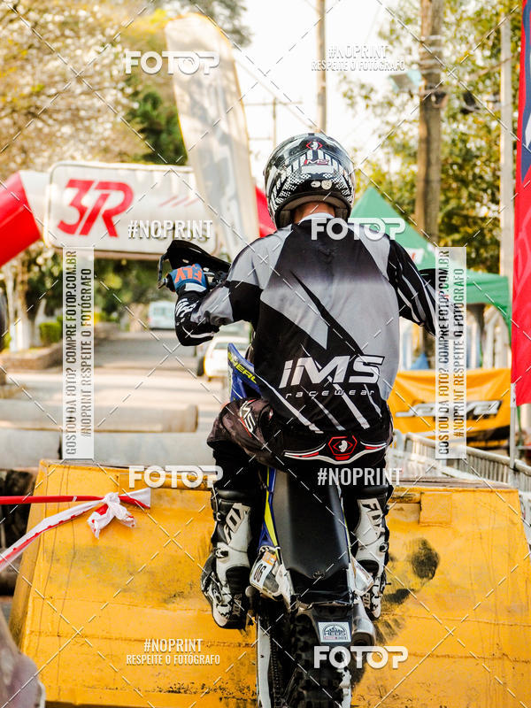 Buy your photos of the eventNight Track 2019 on Fotop