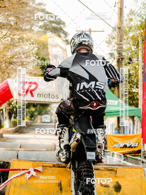 Buy your photos of the eventNight Track 2019 on Fotop