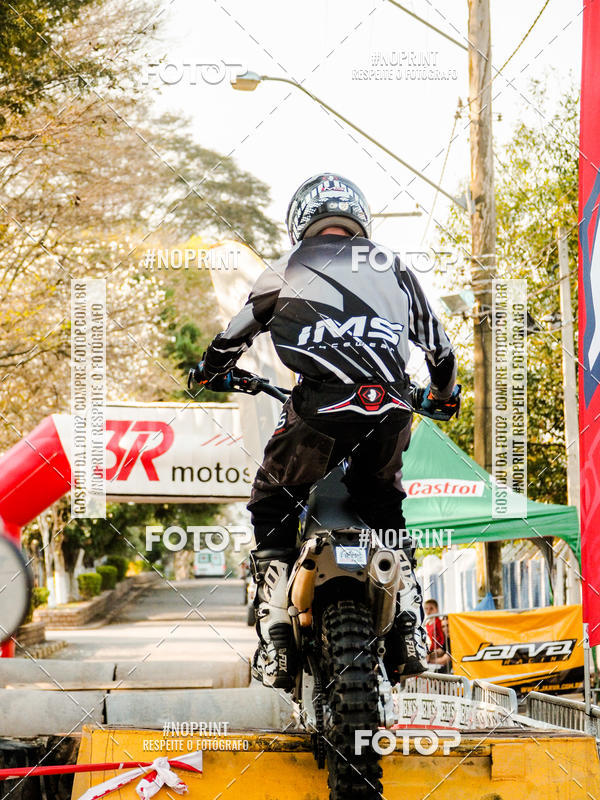 Buy your photos of the eventNight Track 2019 on Fotop