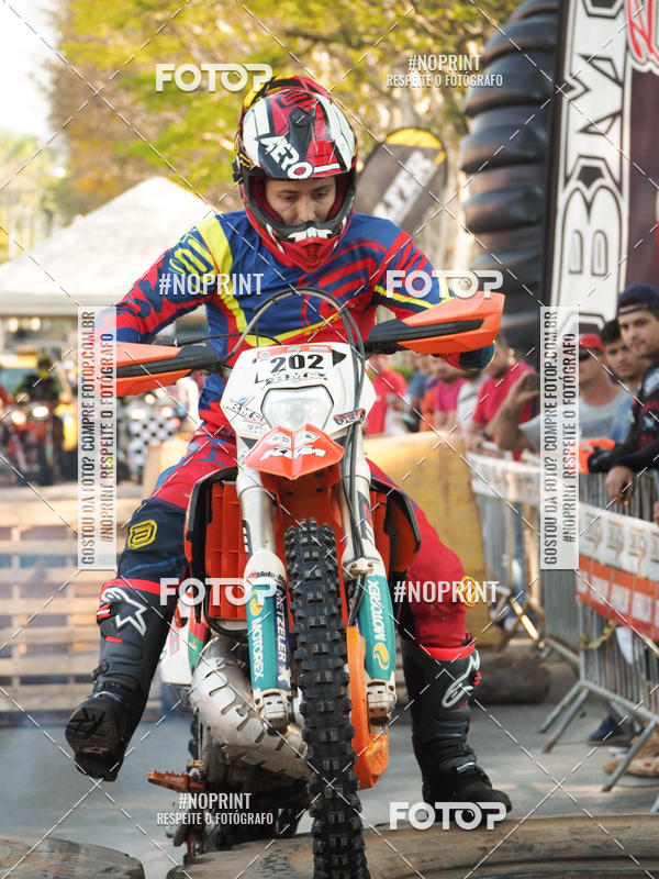 Buy your photos of the eventNight Track 2019 on Fotop