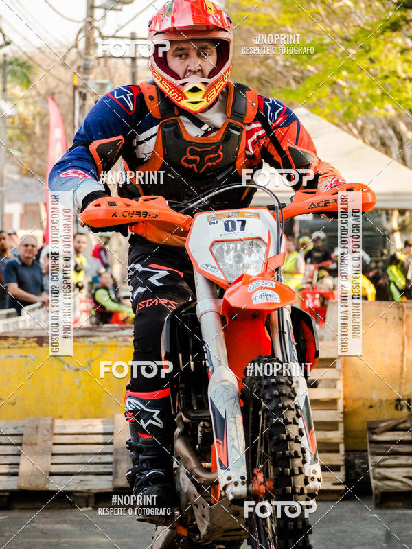 Buy your photos of the eventNight Track 2019 on Fotop