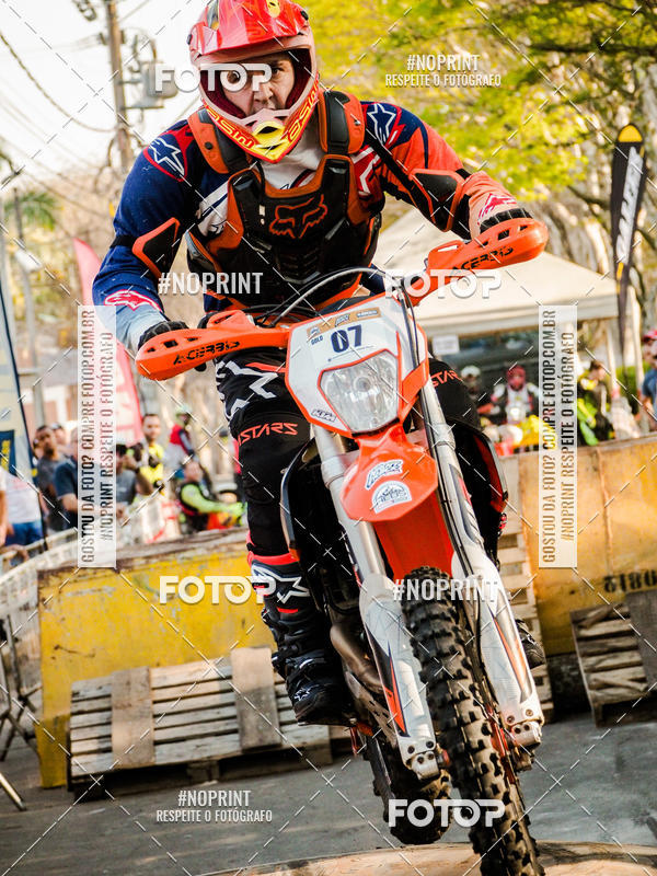 Buy your photos of the eventNight Track 2019 on Fotop