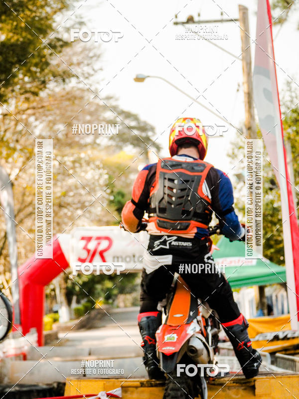 Buy your photos of the eventNight Track 2019 on Fotop