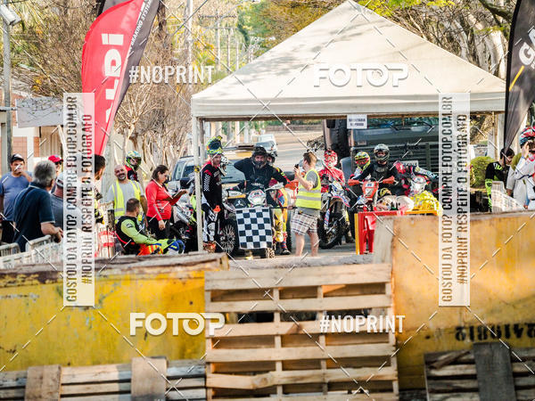 Buy your photos of the eventNight Track 2019 on Fotop