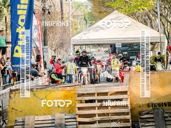 Buy your photos of the eventNight Track 2019 on Fotop