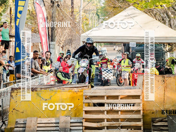 Buy your photos of the eventNight Track 2019 on Fotop