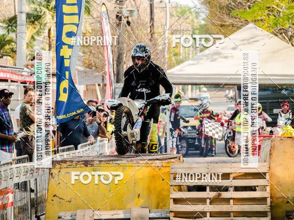 Buy your photos of the eventNight Track 2019 on Fotop