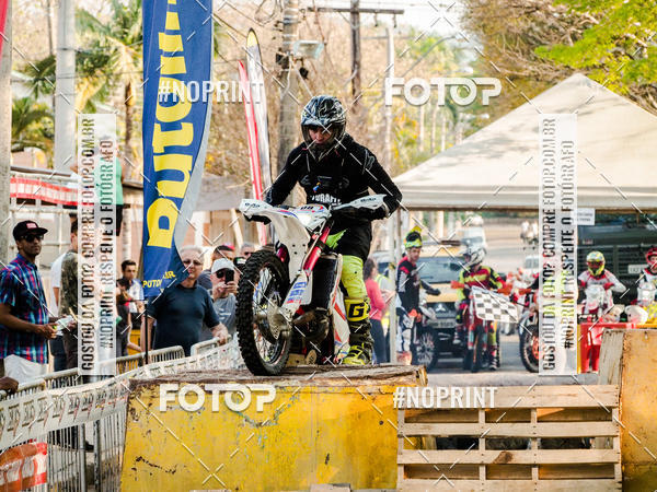 Buy your photos of the eventNight Track 2019 on Fotop