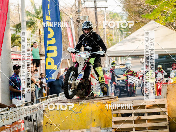 Buy your photos of the eventNight Track 2019 on Fotop