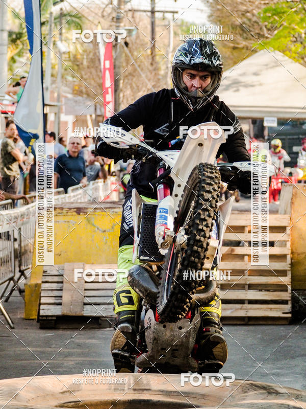 Buy your photos of the eventNight Track 2019 on Fotop