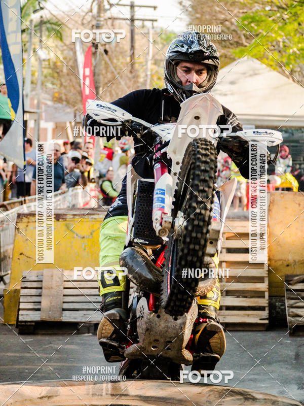 Buy your photos of the eventNight Track 2019 on Fotop