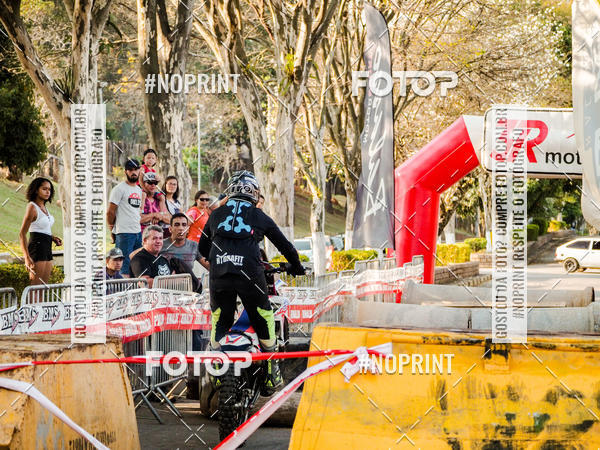 Buy your photos of the eventNight Track 2019 on Fotop