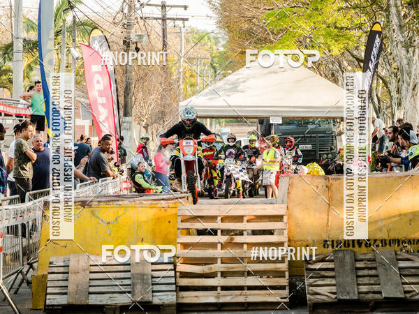 Buy your photos of the eventNight Track 2019 on Fotop