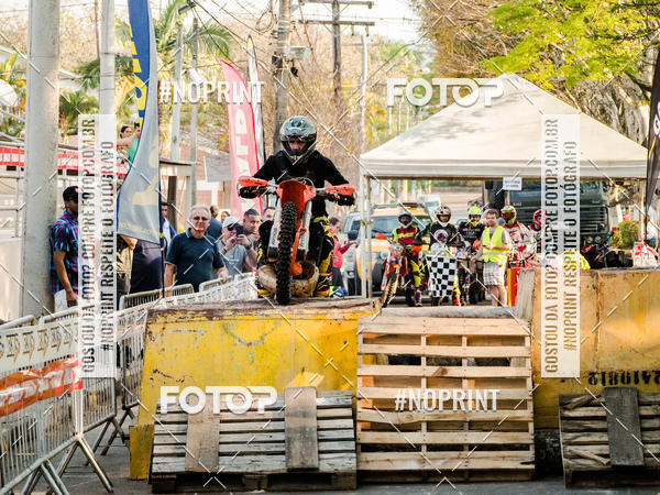 Buy your photos of the eventNight Track 2019 on Fotop