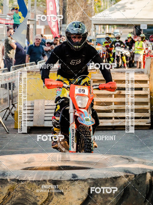 Buy your photos of the eventNight Track 2019 on Fotop