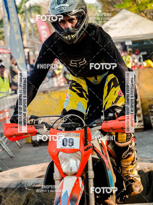 Buy your photos of the eventNight Track 2019 on Fotop