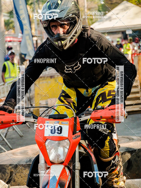 Buy your photos of the eventNight Track 2019 on Fotop