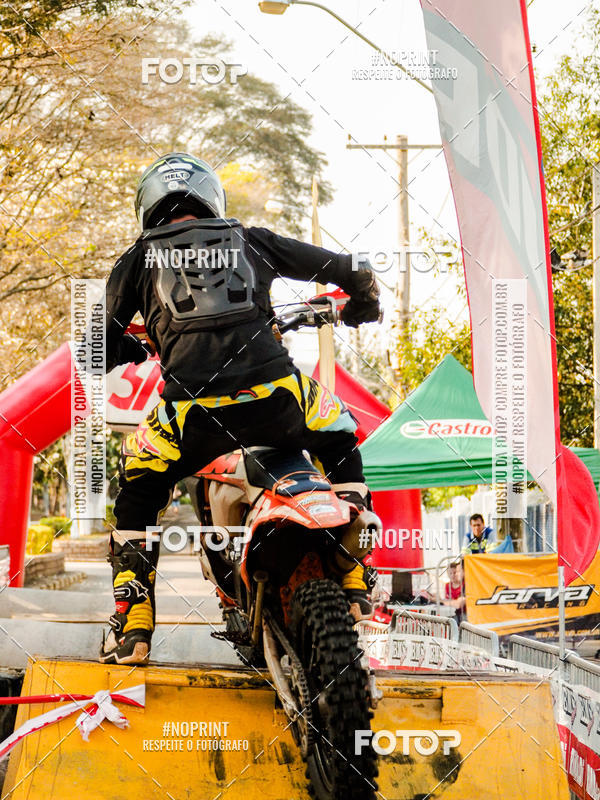 Buy your photos of the eventNight Track 2019 on Fotop