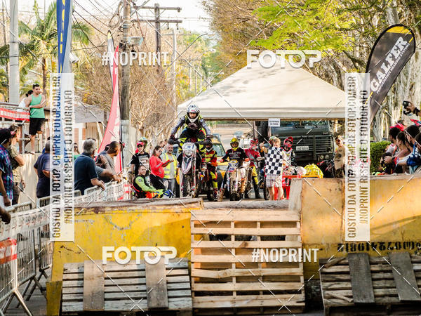 Buy your photos of the eventNight Track 2019 on Fotop