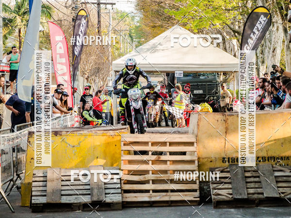 Buy your photos of the eventNight Track 2019 on Fotop