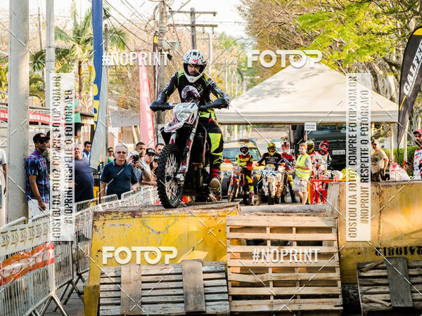 Buy your photos of the eventNight Track 2019 on Fotop