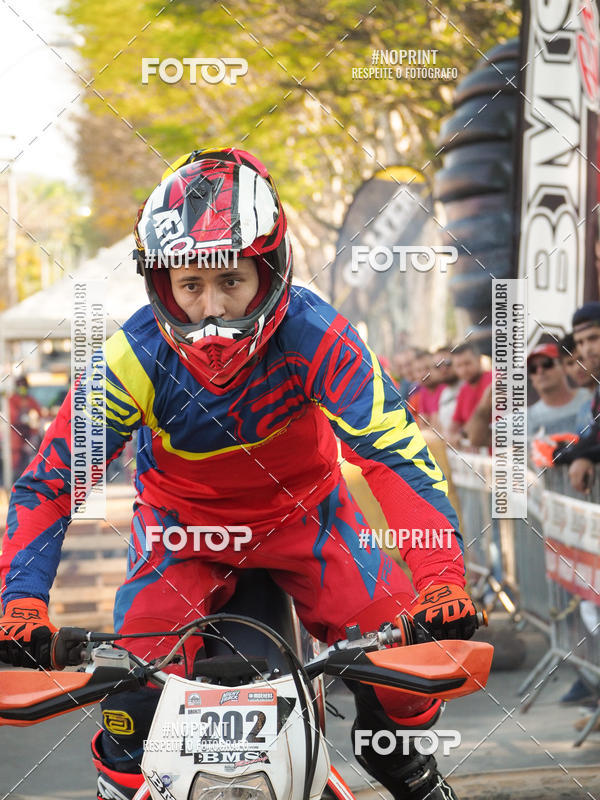 Buy your photos of the eventNight Track 2019 on Fotop