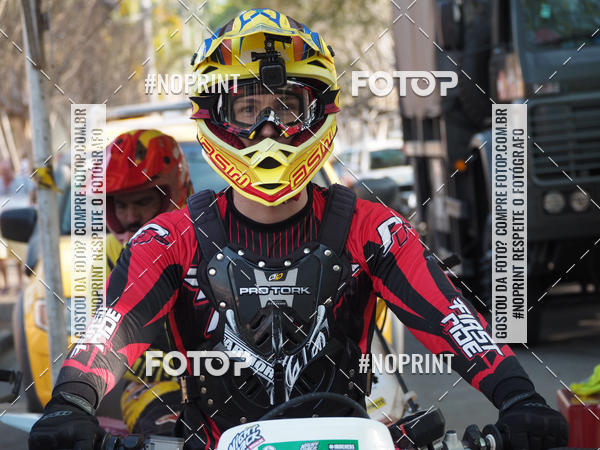 Buy your photos of the eventNight Track 2019 on Fotop