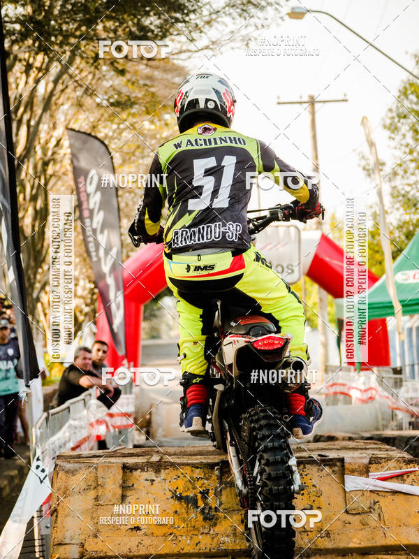 Buy your photos of the eventNight Track 2019 on Fotop