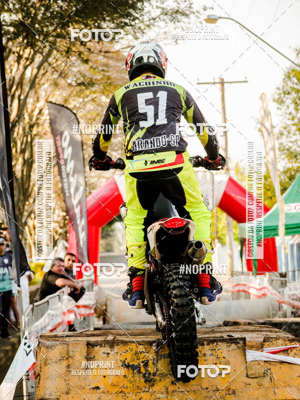 Buy your photos of the eventNight Track 2019 on Fotop