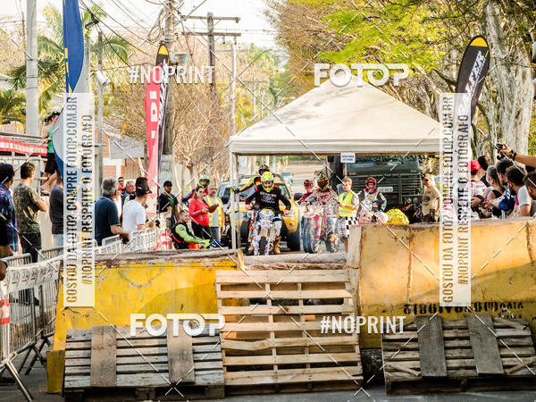 Buy your photos of the eventNight Track 2019 on Fotop