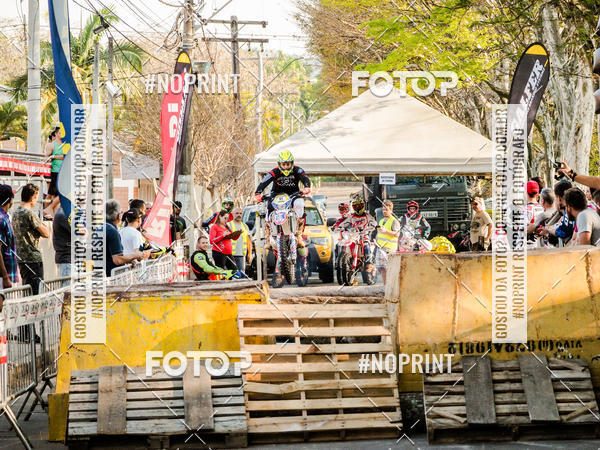 Buy your photos of the eventNight Track 2019 on Fotop