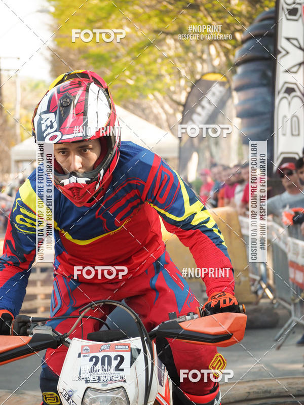 Buy your photos of the eventNight Track 2019 on Fotop