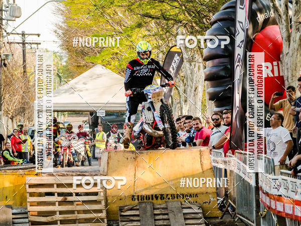 Buy your photos of the eventNight Track 2019 on Fotop