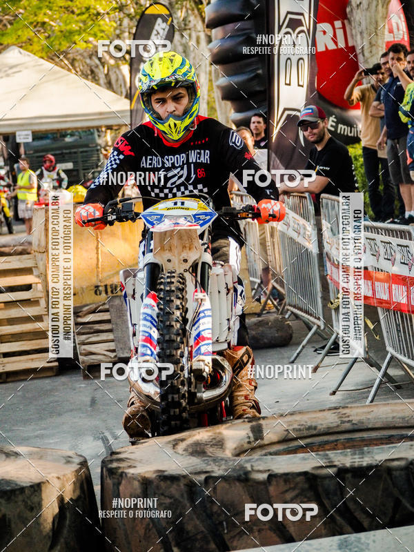 Buy your photos of the eventNight Track 2019 on Fotop