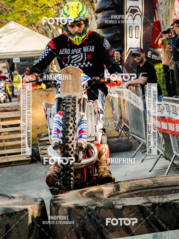 Buy your photos of the eventNight Track 2019 on Fotop