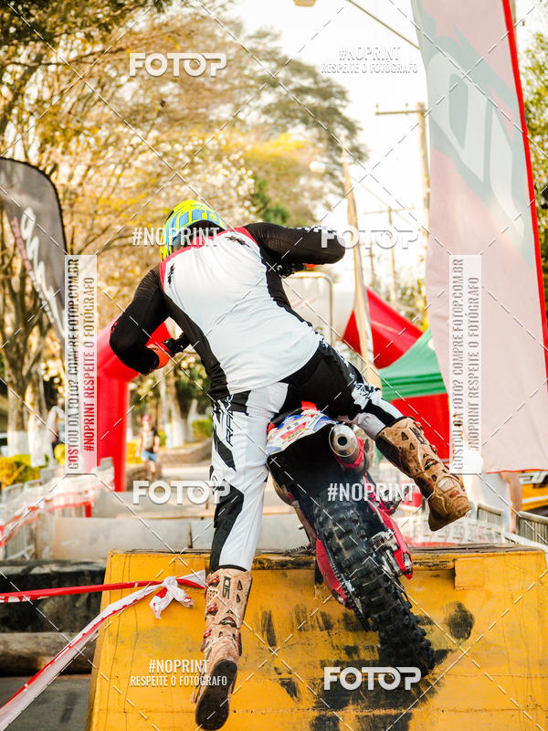 Buy your photos of the eventNight Track 2019 on Fotop