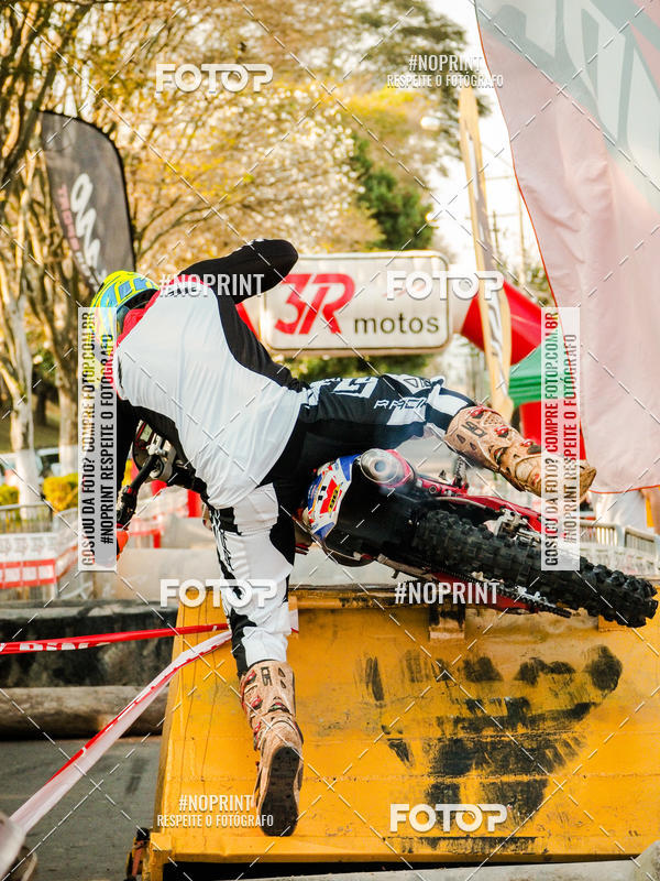 Buy your photos of the eventNight Track 2019 on Fotop