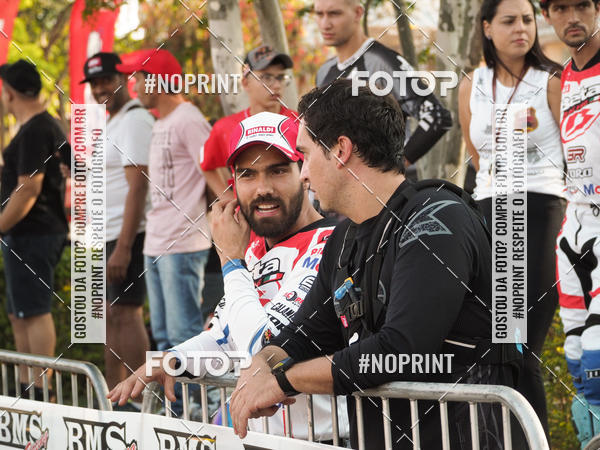 Buy your photos of the eventNight Track 2019 on Fotop