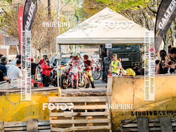 Buy your photos of the eventNight Track 2019 on Fotop