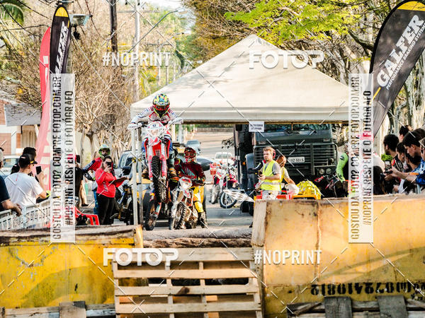 Buy your photos of the eventNight Track 2019 on Fotop