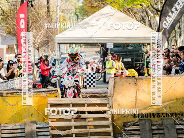 Buy your photos of the eventNight Track 2019 on Fotop