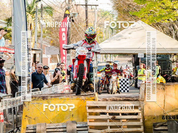 Buy your photos of the eventNight Track 2019 on Fotop