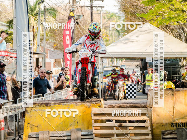 Buy your photos of the eventNight Track 2019 on Fotop