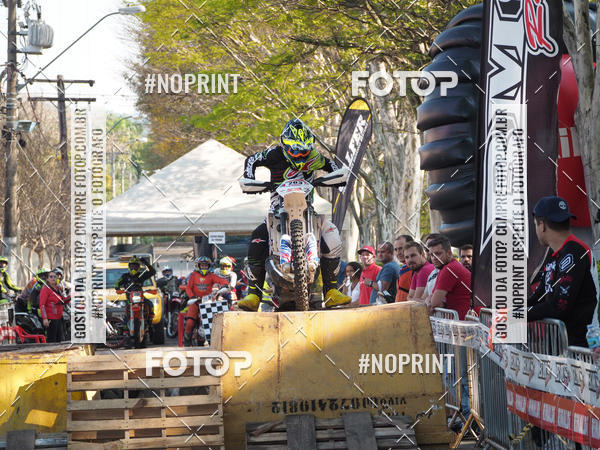 Buy your photos of the eventNight Track 2019 on Fotop