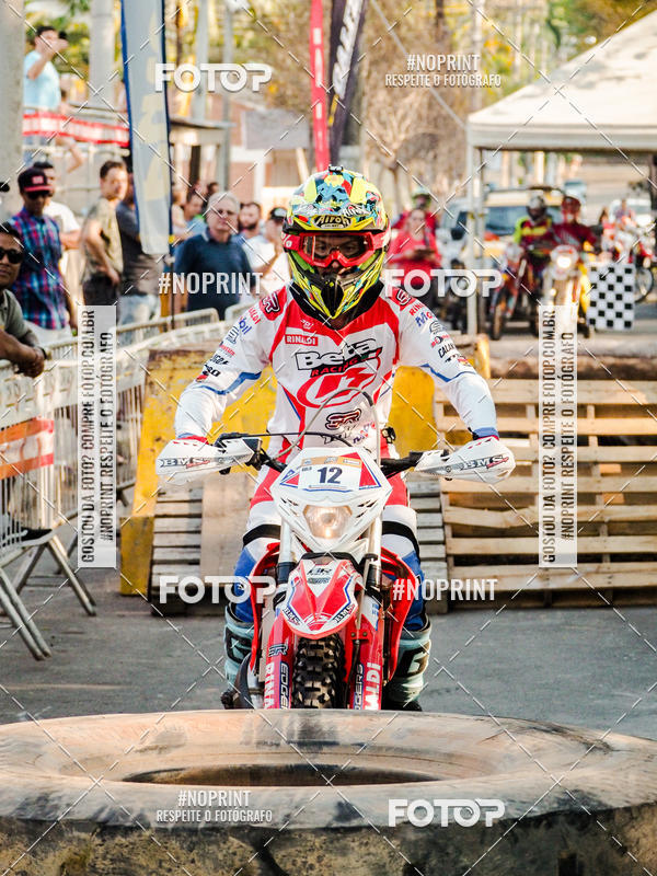 Buy your photos of the eventNight Track 2019 on Fotop